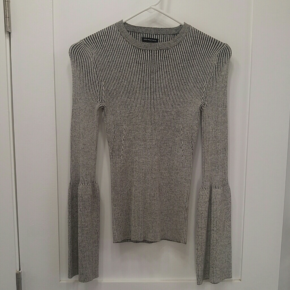 Gray bell sleeve long sleeve ribbed sweater
